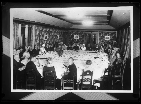 For 100 år siden fikk Roald Amundsen servert skilpaddesuppe i Fløirestauranten. Nå gjenskaper vi festmiddagen 🐢🥂 17. oktober inviterer vi…
