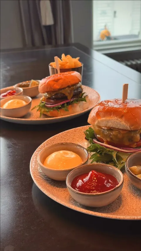 Bli med Viktor og lag bestselgeren Fløyenburger 🤎🍔
